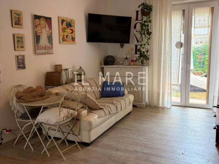 Appartamento quadrilocale in vendita in Via del Balico, Marina di Massa Centro, Massa