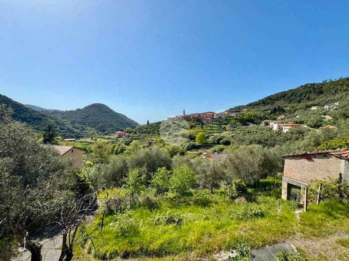 Appartamento quadrilocale in vendita in Via Giovanni XXIII, Castiglione Chiavarese