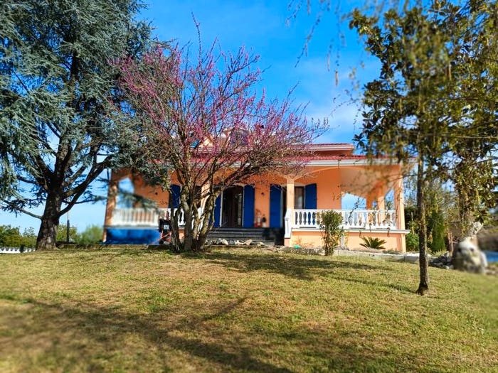 Casa con 6 locali in vendita in Centro, Rivergaro