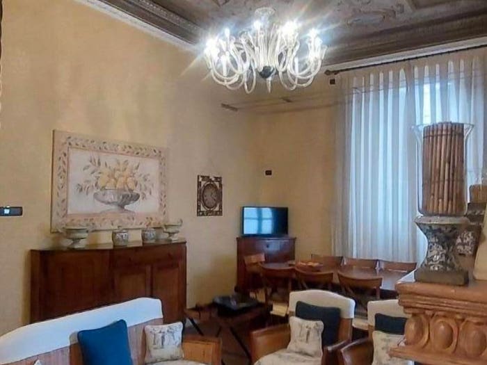 Appartamento con 6 locali in vendita in IT, Centro, Carrara