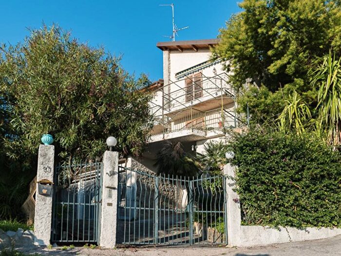 Appartamento con 6 locali in vendita in Via degli Inglesi, Zona Collinare, Bordighera