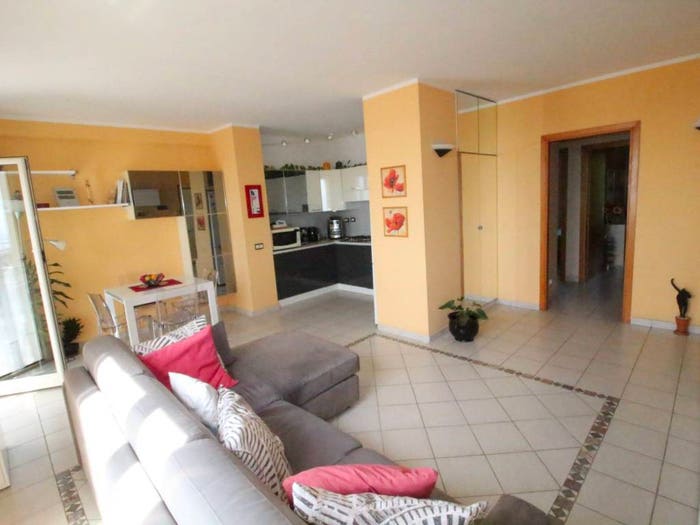 Appartamento trilocale in vendita in Via Evasio Montanella, Pra', Genova