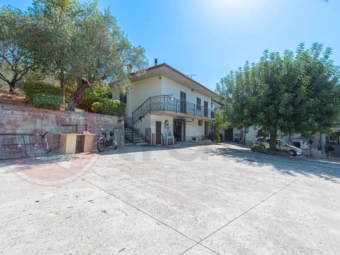 Casa con 6 locali in vendita in Via San Pietro a Campea, Roccasecca