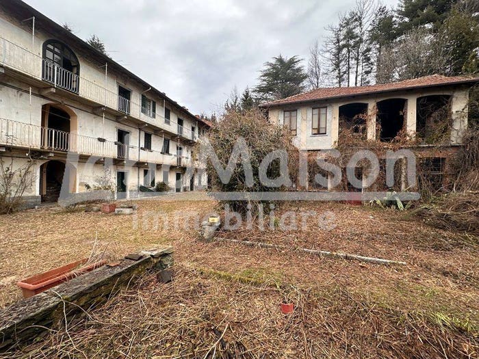 Casa con 6 locali in vendita in via novembre, Centro, Brebbia