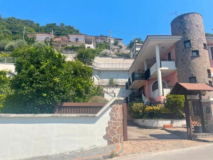 Casa con 6 locali in vendita in Via Parco Donica, Villa, Fisciano