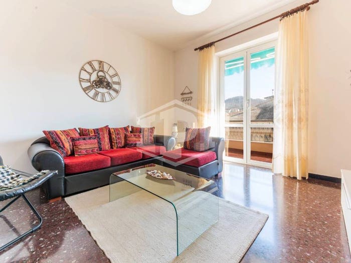 Appartamento con 6 locali in vendita in Via Chiaravagna, Sestri Ponente, Genova