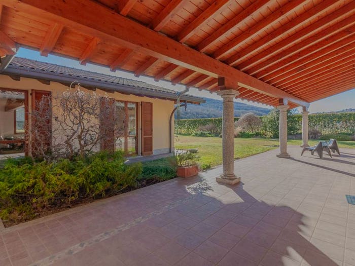Casa con 6 locali in vendita in Via per Asso, Caslino d'Erba