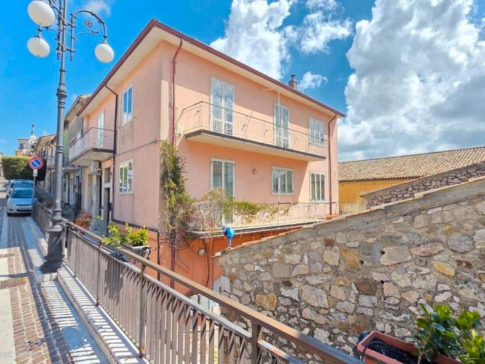 Casa trilocale in vendita in Via Roma, Montemarano