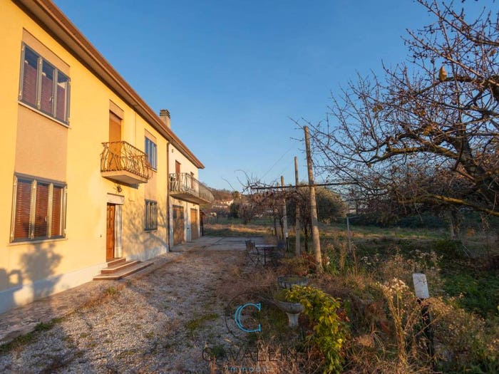 Casa con 6 locali in vendita in Via Linea, Centro, Montebelluna