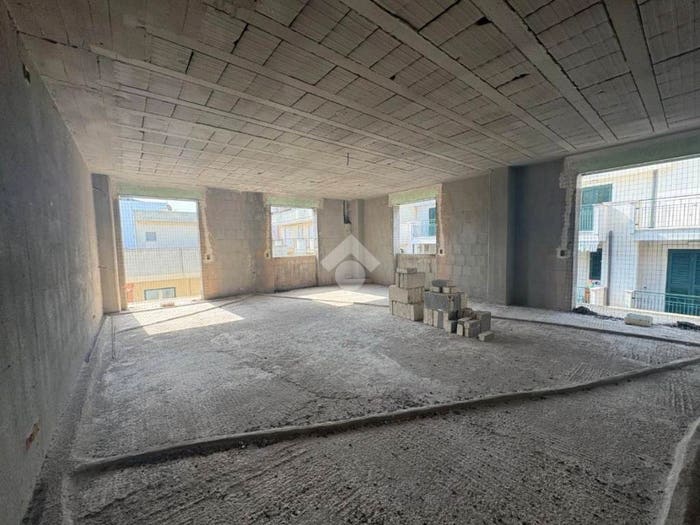 Appartamento con 5 locali in vendita in Via N D'Aprile, Centro, Polignano a Mare