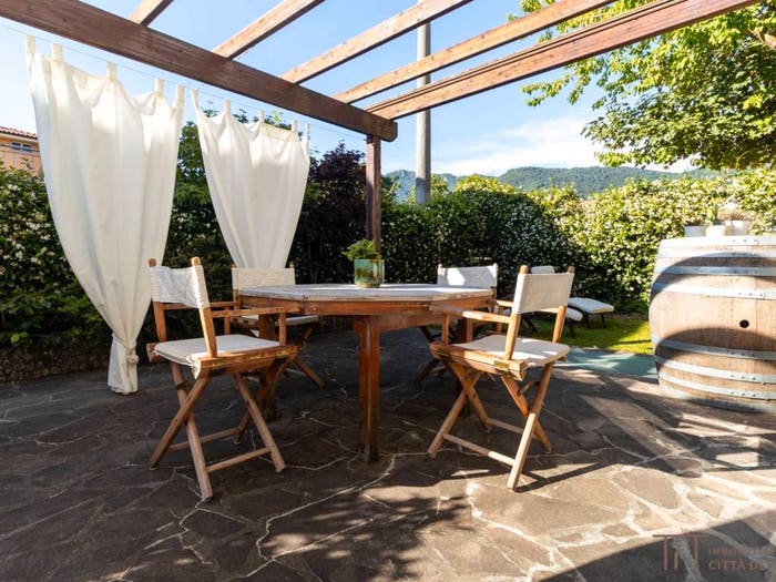 Casa con 6 locali in vendita in Valverde, Bergamo