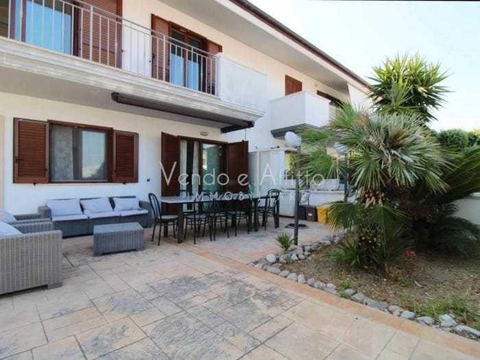 Casa con 6 locali in vendita in Viale Alberto De Agostini, Montenero di Bisaccia