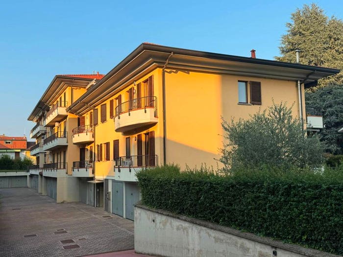 Appartamento trilocale in vendita in Via Magenta, Cabiate