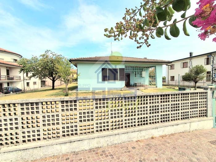 Casa quadrilocale in vendita in Viale Del Santuario, Arcagna, Montanaso Lombardo
