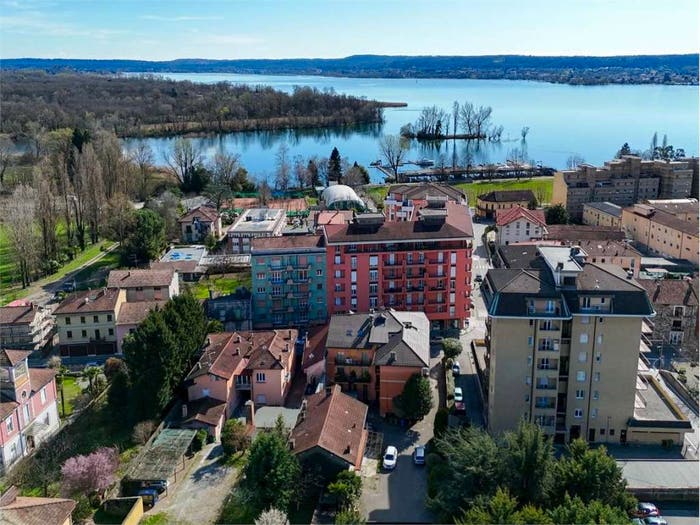 Casa con 6 locali in vendita in via mazzini, Centro, Angera