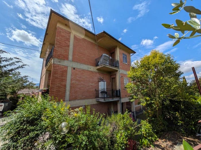 Appartamento quadrilocale in vendita in Via Maggio, Montalcino
