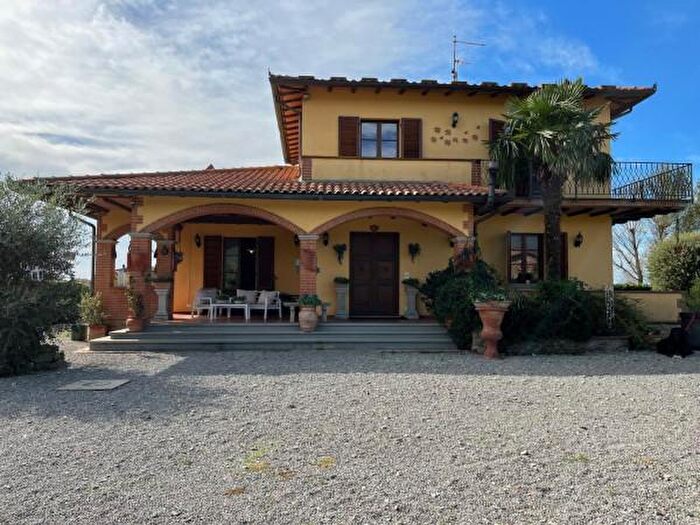 Casa con 5 locali in vendita in Cortona