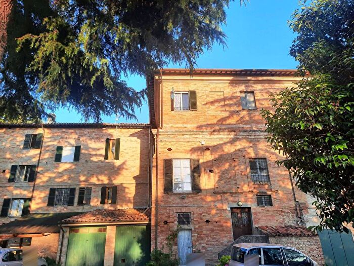 Appartamento trilocale in vendita in Via del Collegio, Urbino