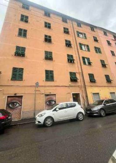 Appartamento trilocale in vendita in Via Certosa, Certosa, Genova