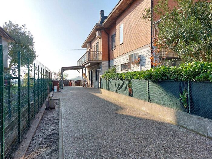 Casa quadrilocale in vendita in Via Redipuglia, La Grande, Nonantola
