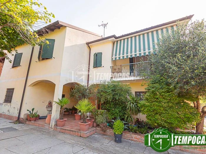 Casa con 6 locali in vendita in Via Giuseppe Garibaldi, Centro, Montodine