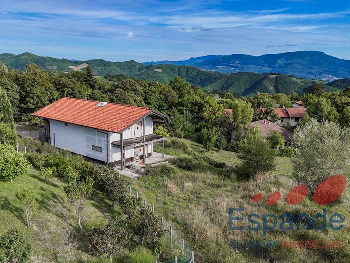 Casa con 6 locali in vendita in VIA DEL MONTE, Spinello, Santa Sofia