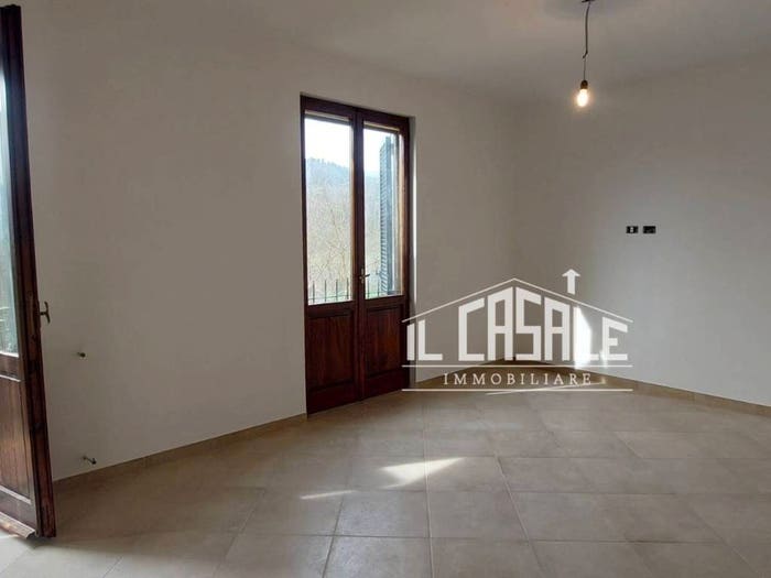 Appartamento trilocale in vendita in Via Vittorio Veneto, Centro, Dicomano