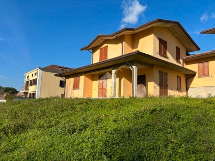 Casa con 6 locali in vendita in Via Piersanti Mattarella, Centro, Gualdo Tadino