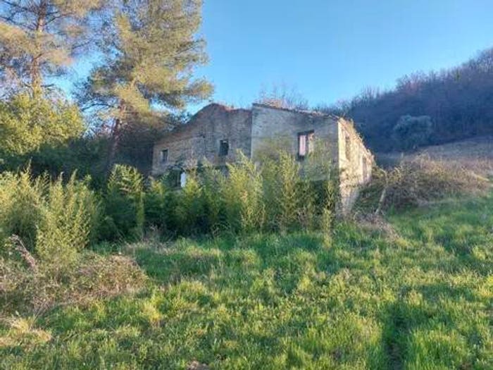 Casa con 6 locali in vendita in Contrada Fiorano No Number, Ripatransone
