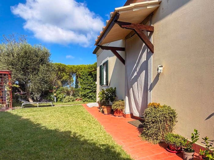 Casa trilocale in vendita in Via di Quercianella, Montenero Basso Montenero Alto, Livorno