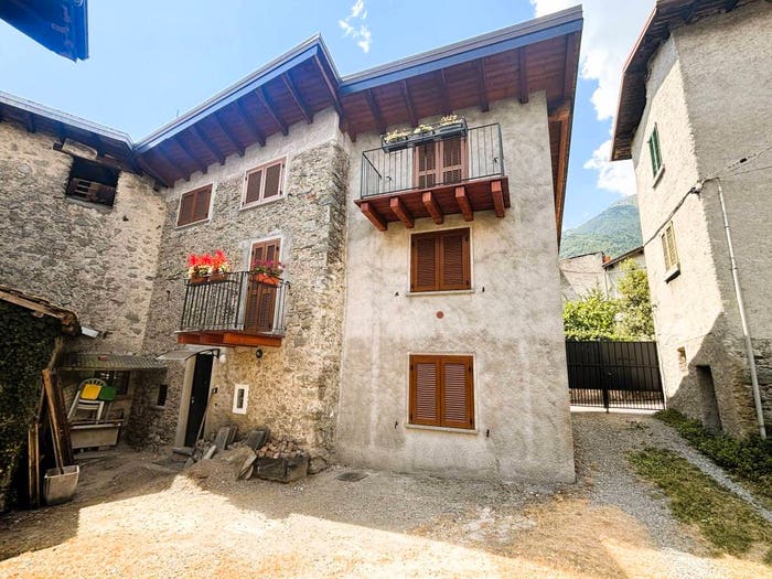 Casa trilocale in vendita in Via Giuseppe Garibaldi, Dazio