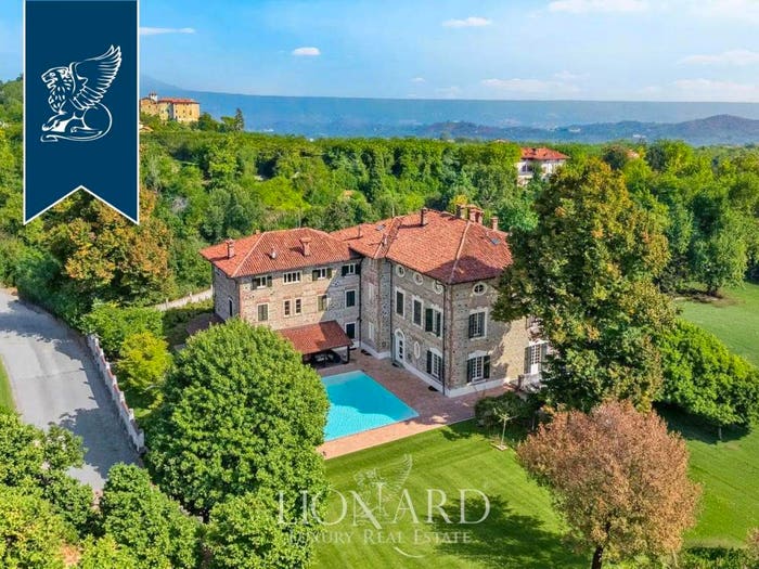 Casa con 6 locali in vendita in Loranzè