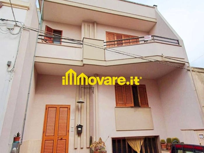 Casa con 6 locali in vendita in Via Nazario Sauro, Centro, Neviano