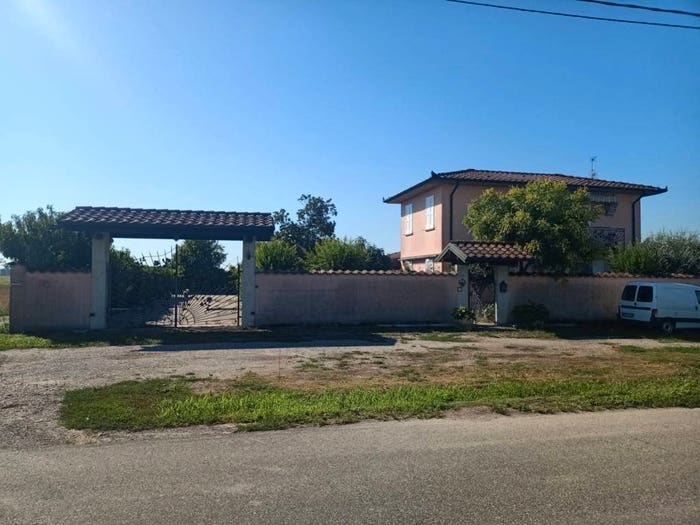 Casa con 6 locali in vendita in Via Pieve, Casoni, Pieve Porto Morone