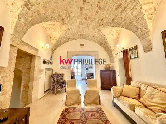 Casa quadrilocale in vendita in Via Leonardo Clemente, Centro Storico, Ostuni