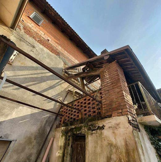Casa con 6 locali in vendita in Via Madre Chiara Ricci, Castelspina