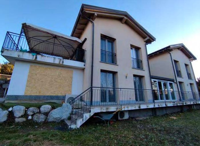 Casa con 5 locali in vendita in Via Isonzo, Comerio