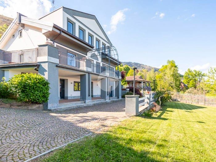 Casa con 6 locali in vendita in Via Varisella, Vallo Torinese