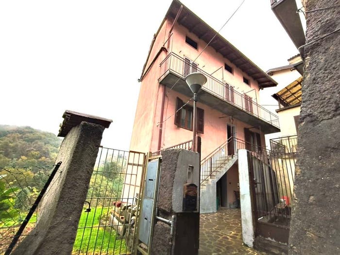 Casa quadrilocale in vendita in Via Montelomboni, Centro, Almenno San Bartolomeo