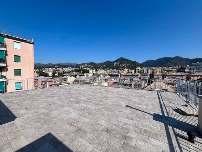 Appartamento quadrilocale in vendita in Via Pietro Mascagni, Sestri Ponente, Genova