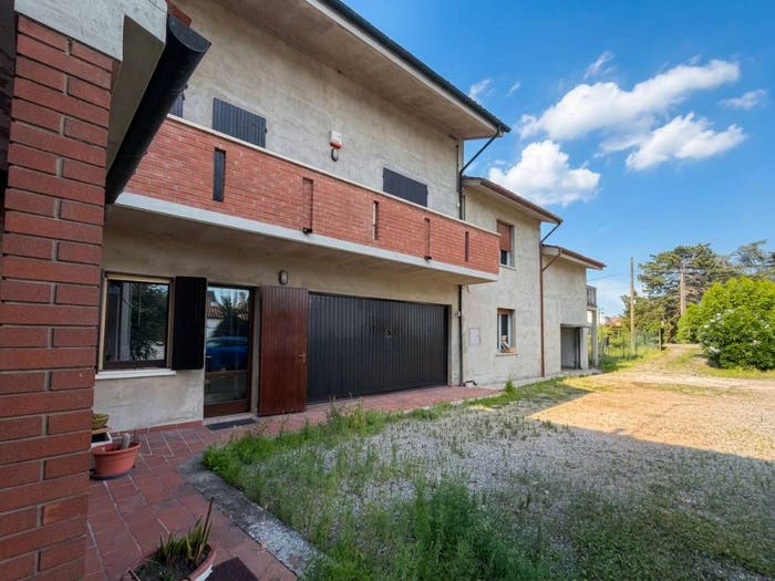 Casa quadrilocale in vendita in Via Provinciale, Centro, Bondeno