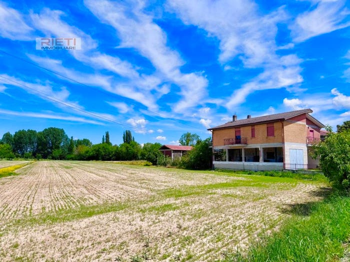 Casa con 5 locali in vendita in via porcara, Rieti
