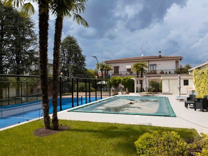 Casa con 6 locali in vendita in Via Cardinale Federico Borromeo, Rescaldina