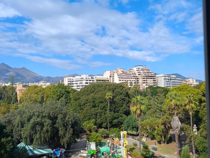 Appartamento quadrilocale in vendita in Via delle Croci, Politeama Ruggiero Settimo, Palermo
