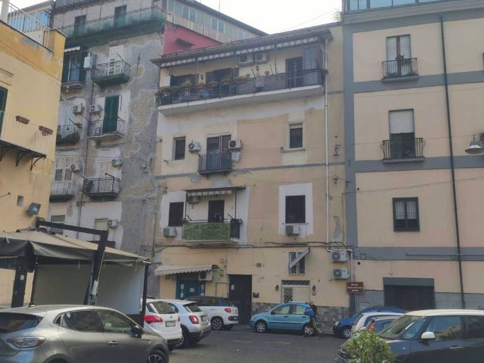 Appartamento trilocale in vendita in Piazza Carlo III, San Carlo All'Arena, Napoli