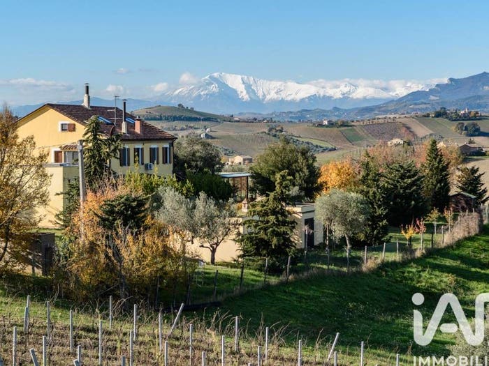 Casa con 6 locali in vendita in Strada CONTRADA S SAVINO, Acquaviva Picena