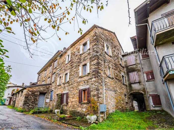 Casa con 6 locali in vendita in Fugazzolo di Sotto, Berceto