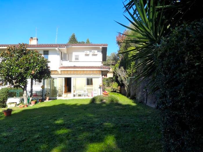 Casa con 6 locali in vendita in Viale Olanda, Le Rughe, Formello