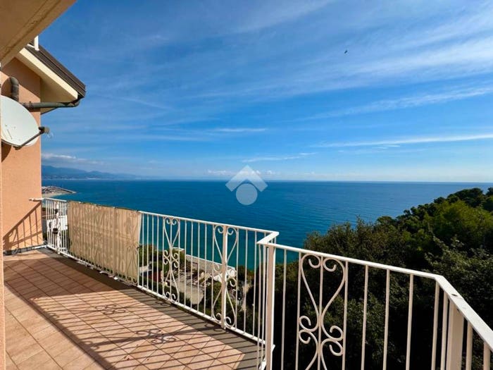 Appartamento trilocale in vendita in Via mede, Bergeggi