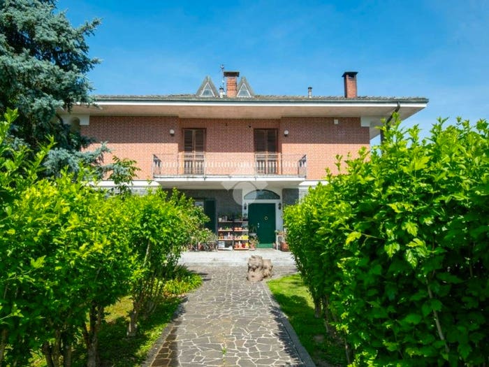 Casa con 6 locali in vendita in Frassineto Po